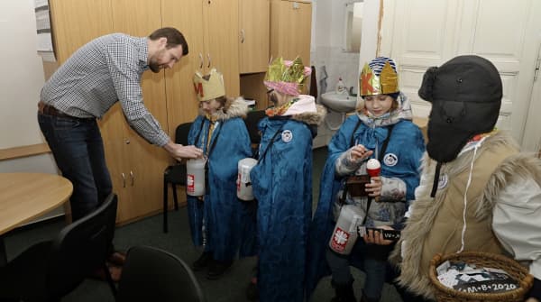 Tři králové koledují